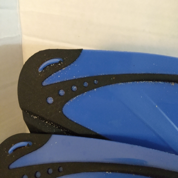 Speedo JR flippers and dive bag with a few grains of sand from Hawaii. - Picture 2 of 5